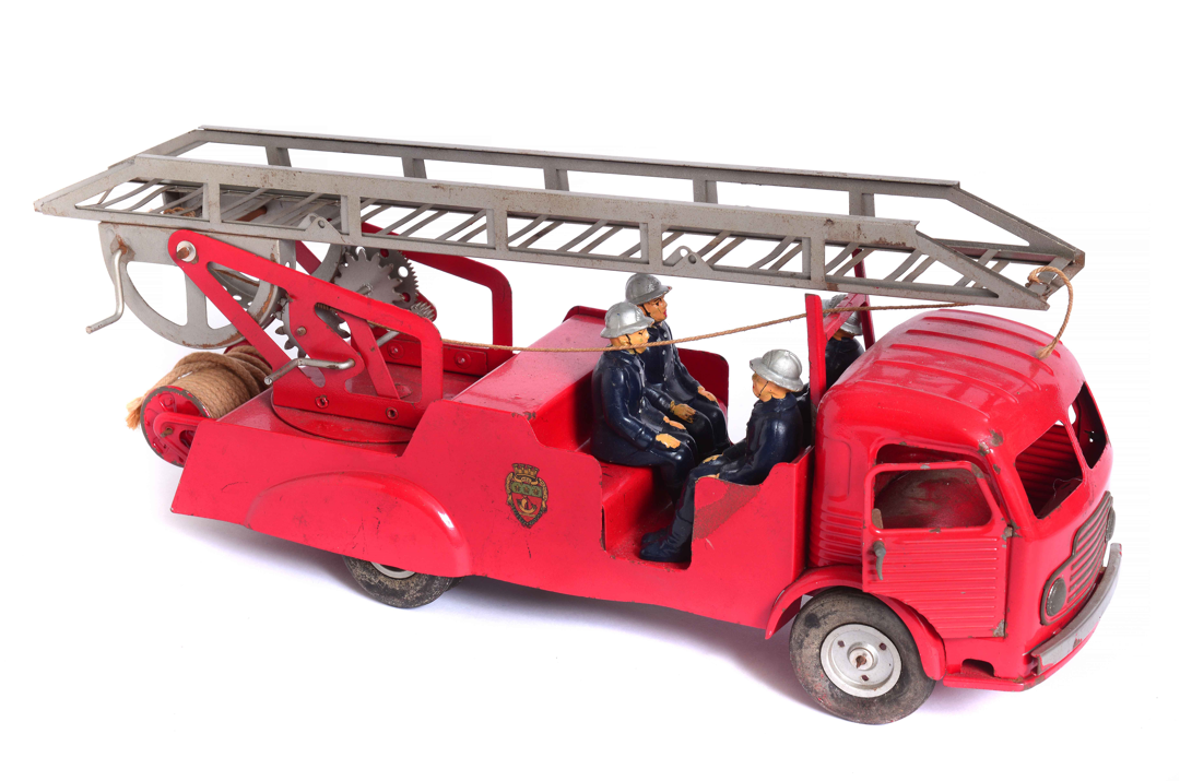 Camion de pompiers avec 4 personnages.2