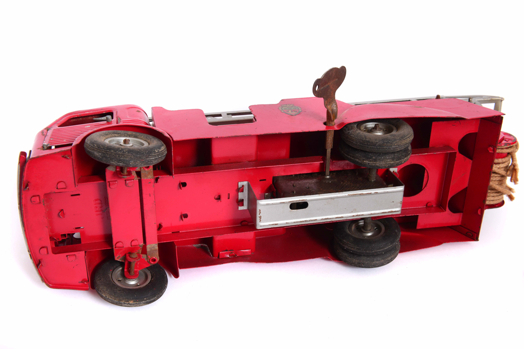 Camion de pompiers avec 4 personnages.5