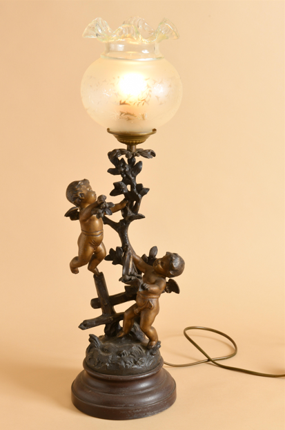 Lampe en régule signé Kossowski.3