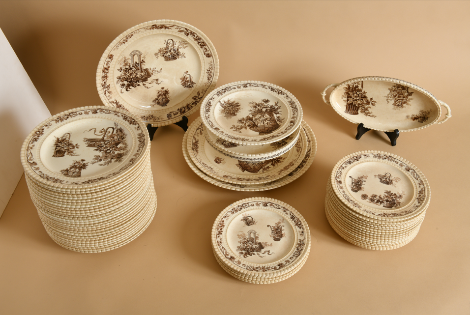 Service d'assiettes trianon choisi le roi